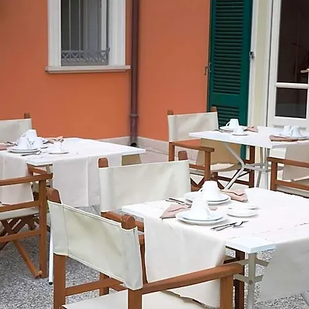 Relais Isabel לינה וארוחת בוקר פיאטרה סנטה