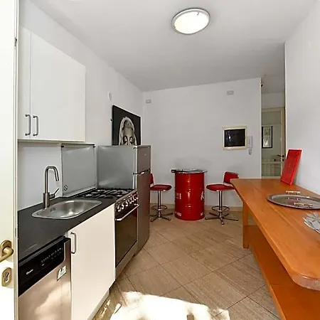 לינה וארוחת בוקר Relais Isabel 4*